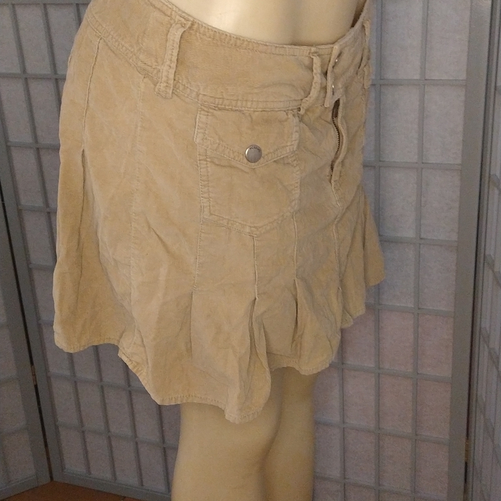 Size 11 corduroy skirt - Picture 6 of 7